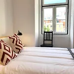 Sm3 Cosy And With Rooftop Terrace And Ac! In Principe Real, Near Bairro Alto *